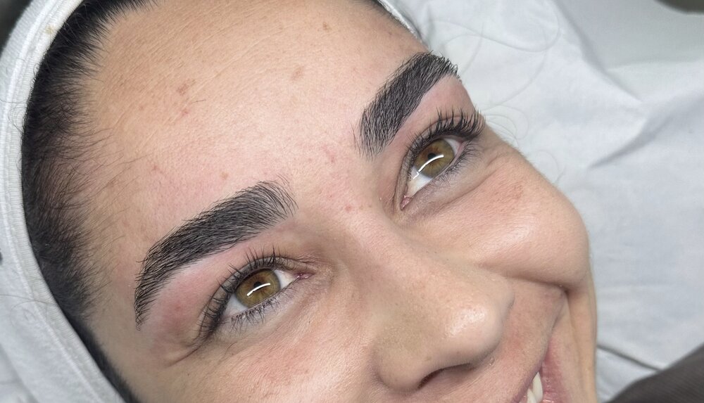 Resultado de Design de Sobrancelhas — close-up
